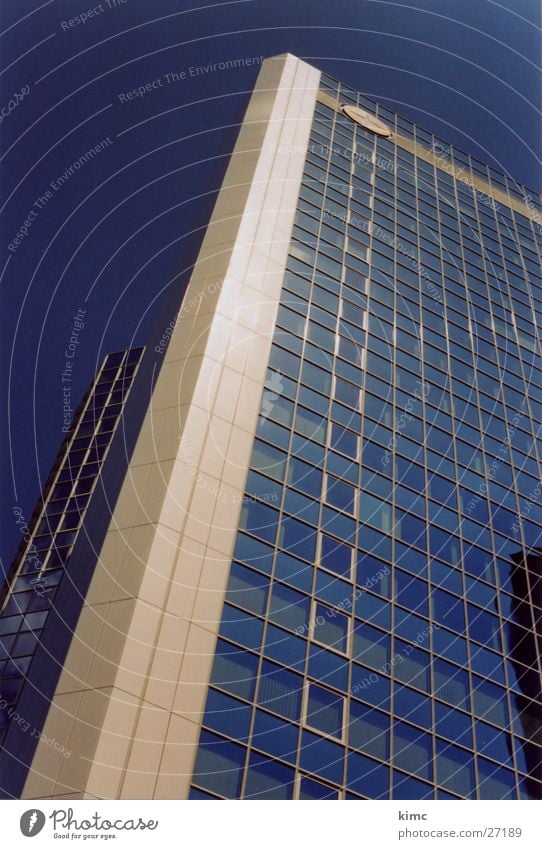 hoch hinaus Hochhaus Gebäude Frankfurt am Main Fenster Architektur Skyline Perspektive