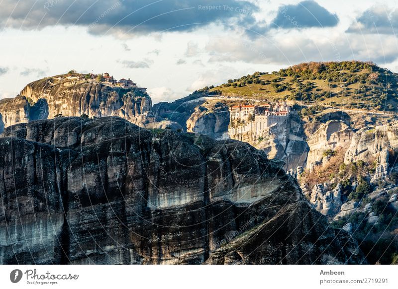 Die Klöster Varlaam und Grand Meteora, auf den Felsen gebaut, Berglandschaft, Meteors, Trikala, Thessalien, Griechenland Abtei Architektur schön christian