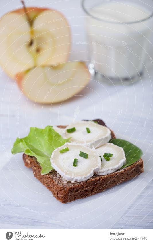 Schnurzelpurzels breakfast Lebensmittel Käse Frucht Frühstück Milch Glas Billig gut weiß Apfel Brot Roggenbrot Frühstückspause Gesunde Ernährung Salatbeilage