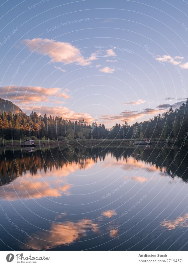 Spiegelfläche des Sees in den Bergen der Dolomiten, Italien Berge u. Gebirge Gelassenheit ruhig Wasser Gebäude Landschaft Dock Reflexion & Spiegelung