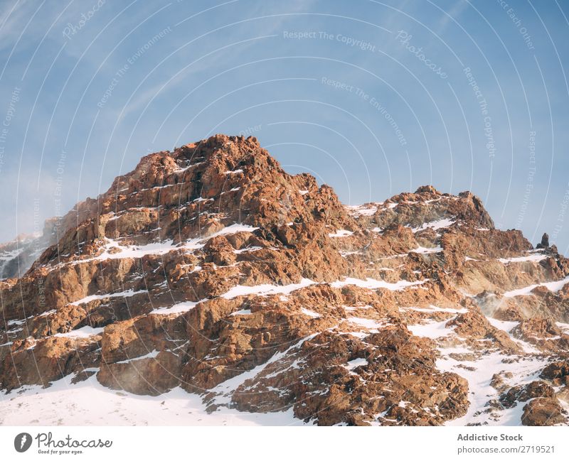 Mit Schnee bedeckte Felsen Gipfel Berge u. Gebirge Landschaft Schottisches Hochlandrind Panorama (Bildformat) Top Natur Umwelt Wildnis extrem Aussicht