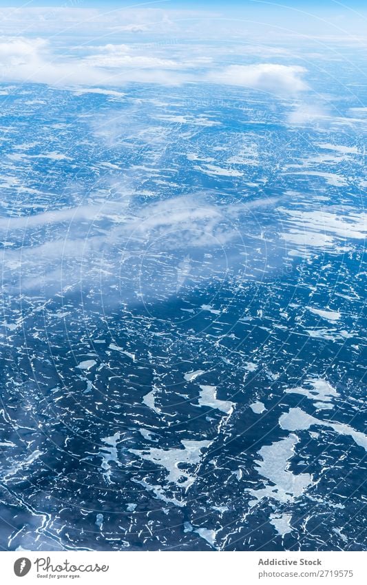 Eis, das im blauen Wasser schwimmt. Hintergrundbild Meer fließen gefroren Gletscher Natur anschaulich kalt frisch Licht Sauberkeit liquide durchsichtig weiß