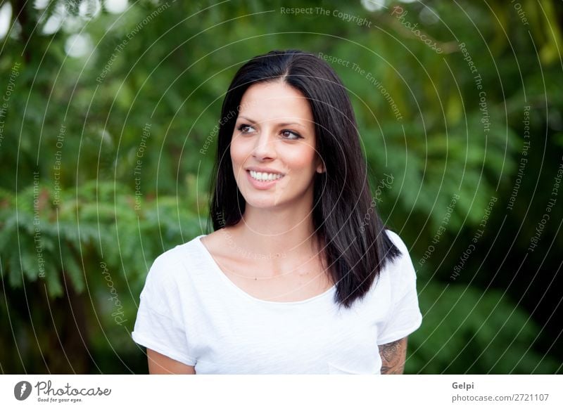 Junge schöne Frau mit brünetten Haaren. Lifestyle Freude Glück Gesicht Erholung ruhig Freiheit Sommer Mensch Erwachsene Jugendliche Natur Park Mode Denken