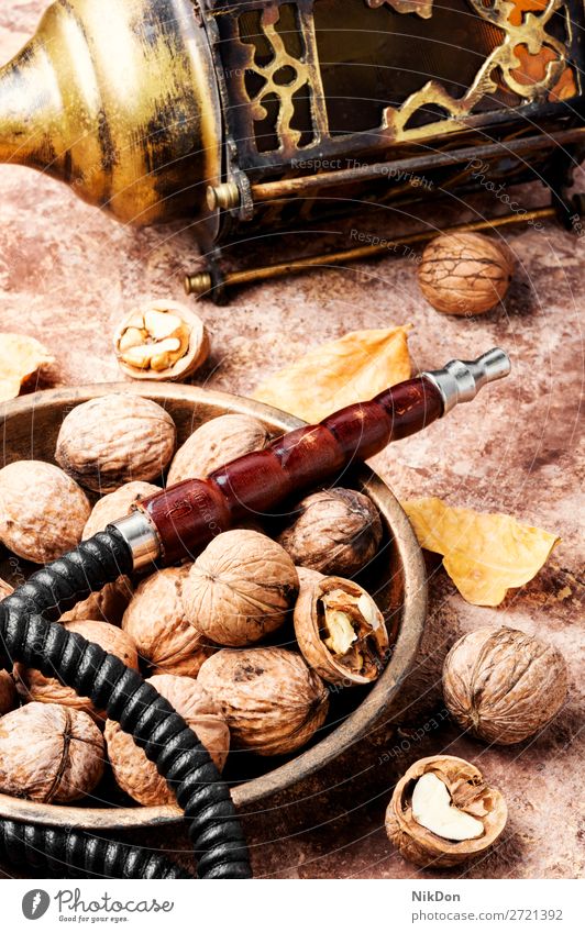 Shisha mit Walnussgeschmack Wasserpfeifenrauch shisha Walnussholz Nut Rauchen Tabak nargile Nikotin Osten Erholung Frucht arabisch Mundstück Röhren duftig