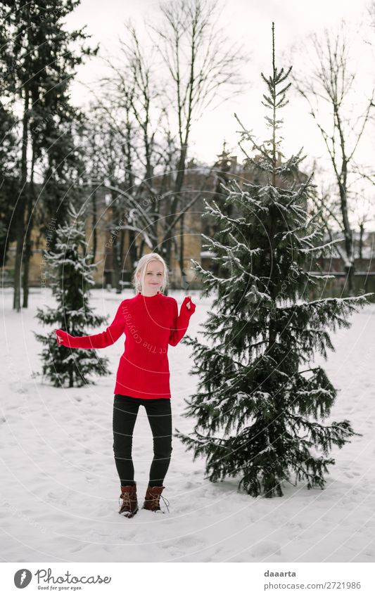 Wintertanz Freude Leben harmonisch Schnee Winterurlaub Feste & Feiern feminin Junge Frau Jugendliche Mutter Erwachsene Natur Landschaft Pflanze Schönes Wetter