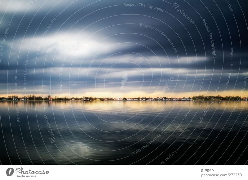 Hiddensee | Wie ein Traum Umwelt Natur Landschaft Wasser Himmel Sonnenlicht Frühling schlechtes Wetter Wellen Küste Ostsee Meer dunkel blau Streifen Wolken