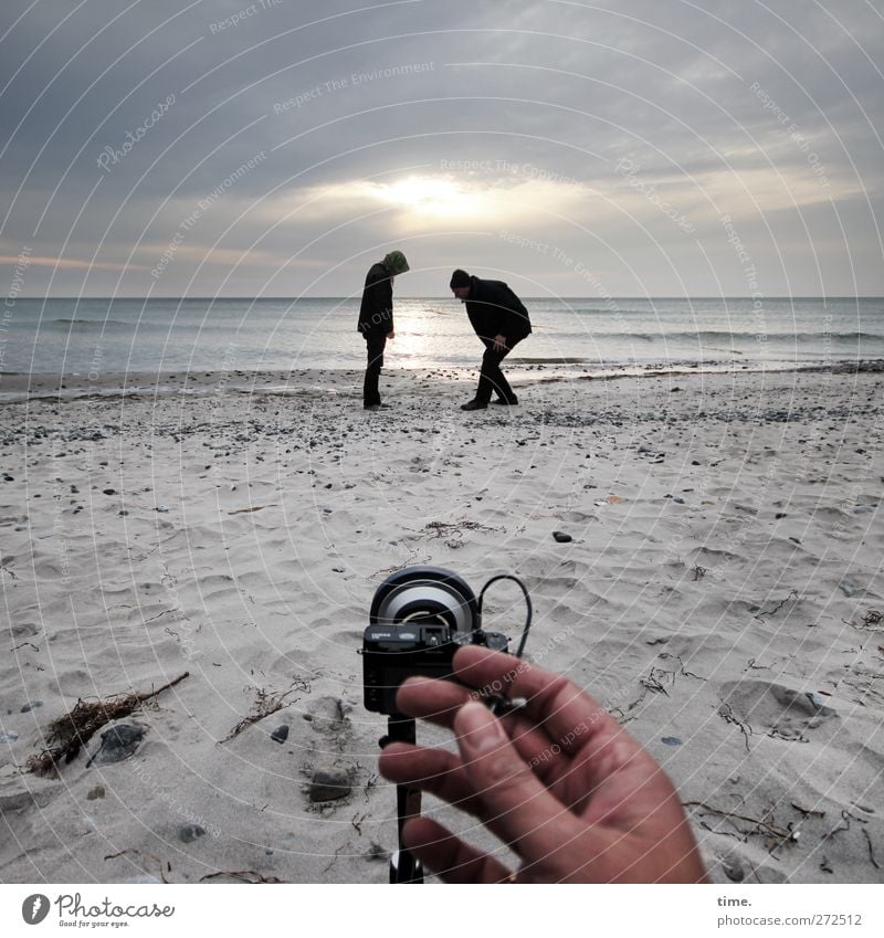 Hiddensee | Auftragsarbeit maskulin Kindheit Erwachsene Körper Hand Finger 3 Mensch Skulptur Umwelt Himmel Wolken Horizont Küste Strand Ostsee Fotokamera