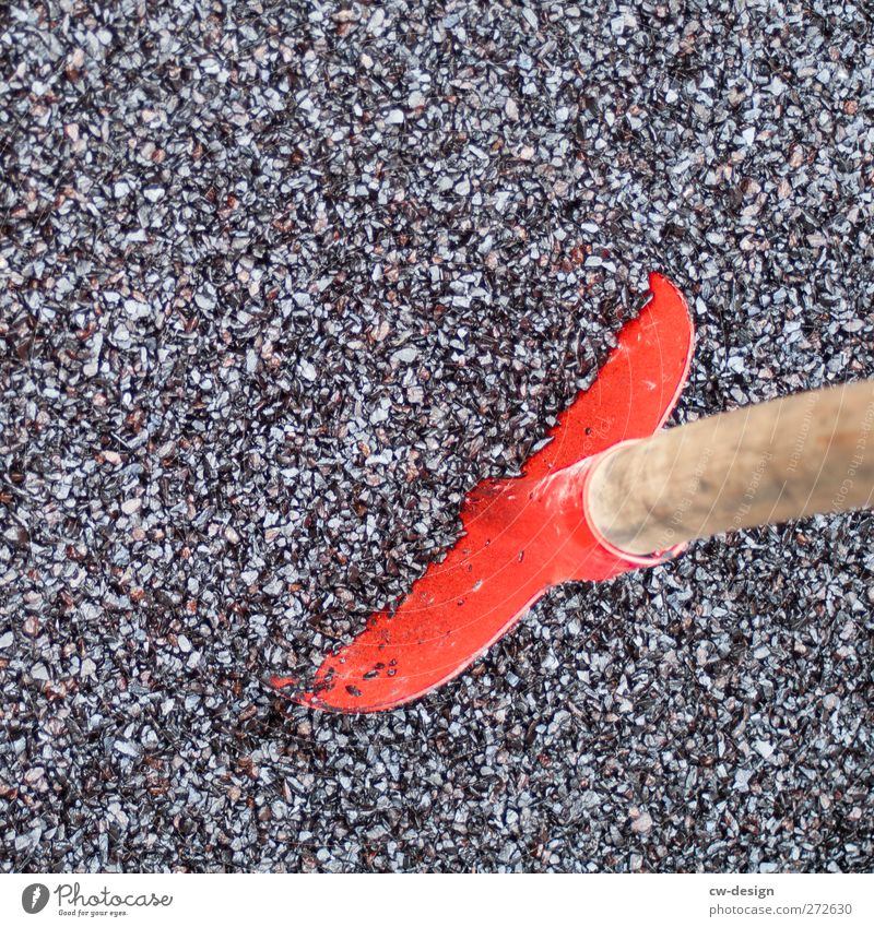 Wir bauen auf Arbeit & Erwerbstätigkeit Baustelle Handwerk Stein grau rot Schaufel Arbeitsgeräte Splitter Farbfoto Gedeckte Farben Außenaufnahme Menschenleer