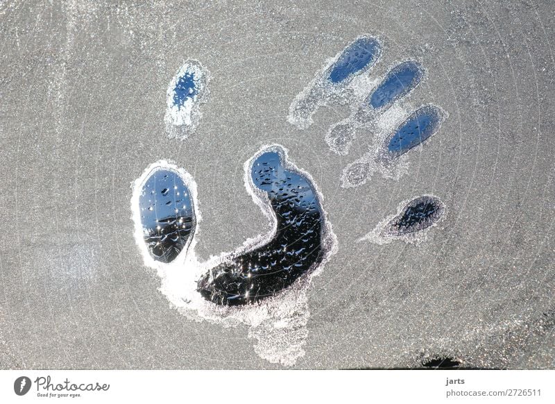 cool touch Hand Finger Winter Schönes Wetter Eis Frost Glas Flüssigkeit frisch kalt nass blau grau berühren Fensterscheibe Farbfoto Gedeckte Farben