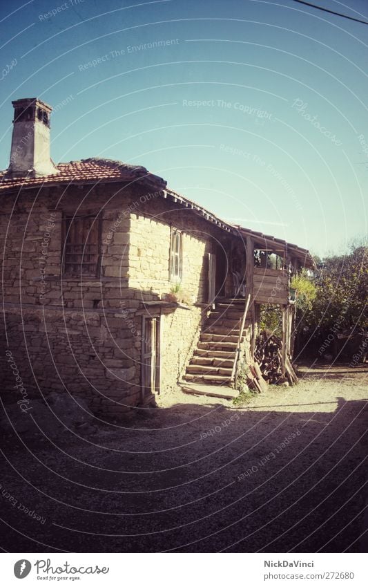 in former times... Haus Traumhaus Renovieren Leben Architektur Dorf Einfamilienhaus Hütte Mauer Wand Fassade Fenster Dach Schornstein Stein Holz alt