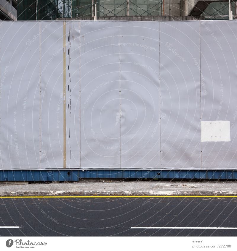 Absperrung Baustelle Haus Mauer Wand Fassade Verkehr Verkehrswege Metall Zeichen Schriftzeichen Hinweisschild Warnschild Verkehrszeichen Linie Streifen