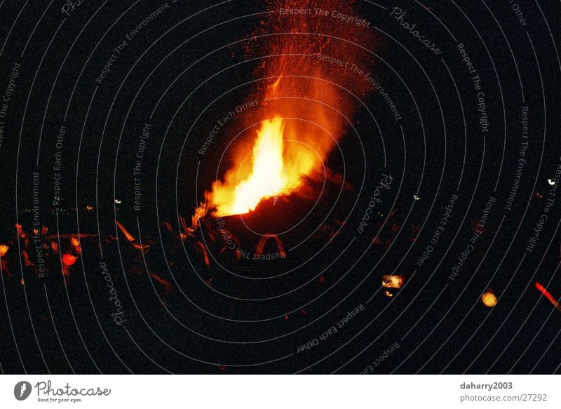 Schicksalsberg Martinsfeuer Fantasygeschichte Herr Fegefeuer singen Brand der Kreis sauron