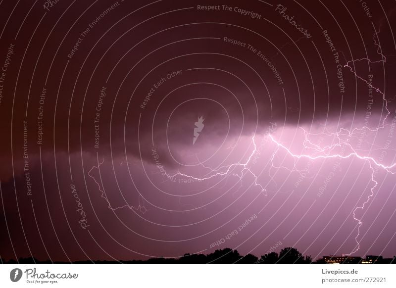 Flash,ahaaaaa..... Gewitterwolken Sommer Blitze Aggression außergewöhnlich bedrohlich dunkel gruselig violett schwarz weiß gefährlich Blitzschlag Unwetter