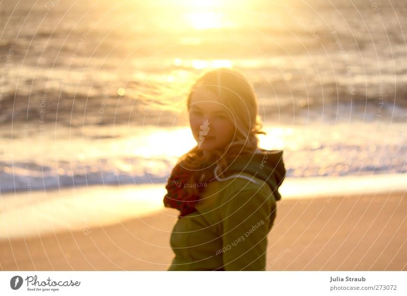 Sonnenklar Ferien & Urlaub & Reisen Freiheit Strand Meer Insel Wellen feminin Junge Frau Jugendliche Erwachsene 1 Mensch 18-30 Jahre Sand Sommer Nordsee Sylt