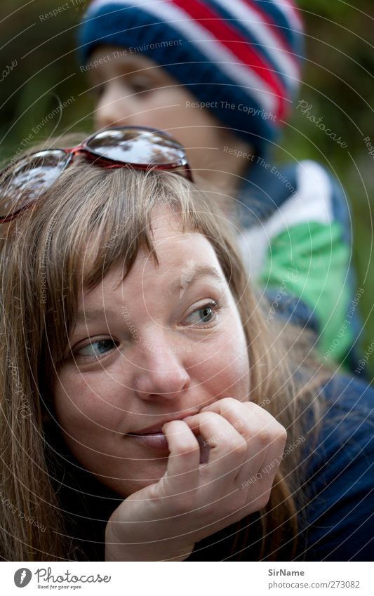 201 [Picknick im Wald] harmonisch Wohlgefühl Zufriedenheit Freizeit & Hobby Spielen Kinderspiel Ausflug Expedition Kindererziehung Junge Junge Frau Jugendliche