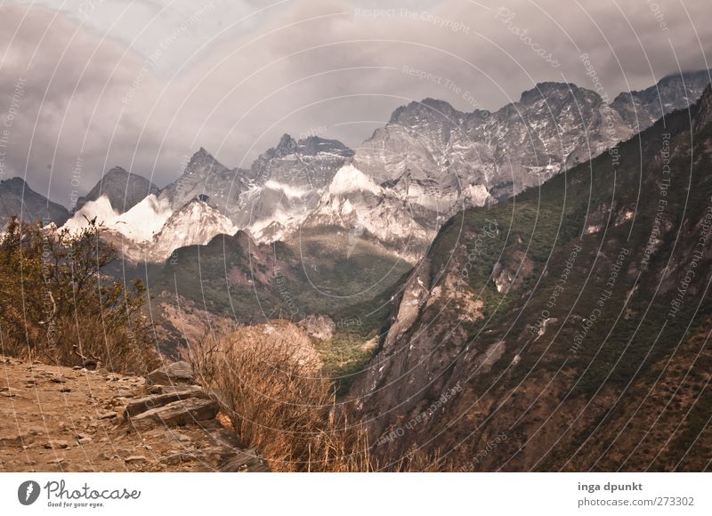 Tigersprung Umwelt Natur Landschaft Pflanze Urelemente Erde Winter Klima Wetter schlechtes Wetter Wind Felsen Berge u. Gebirge Gipfel Schlucht Yunnan China