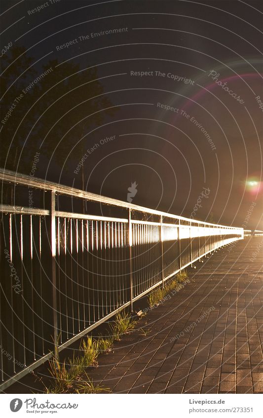 Kanalbrücke beim Sumpfsee Brücke Verkehr Verkehrswege Straßenverkehr Autofahren Fußgänger Wege & Pfade Fahrzeug PKW Stein Metall leuchten Farbfoto Außenaufnahme