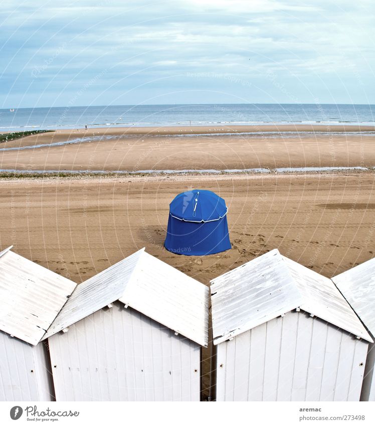 Vorzelt Küste Strand Meer ruhig Ferien & Urlaub & Reisen Zeltlager Kabine Umkleidekabine Farbfoto Gedeckte Farben Außenaufnahme Textfreiraum oben Tag Totale