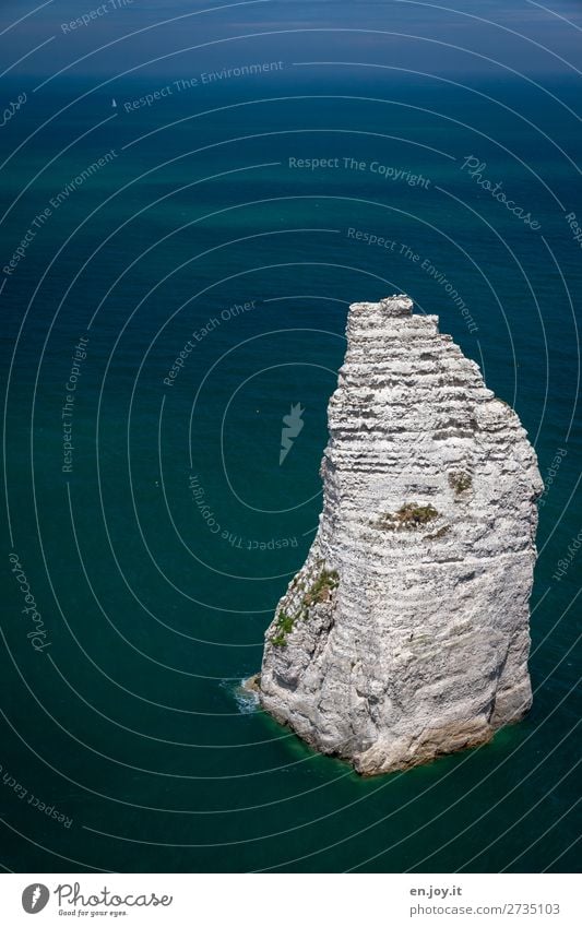 Übrig geblieben Ferien & Urlaub & Reisen Meer Natur Landschaft Himmel Horizont Sommer Schönes Wetter Felsen Felsnadel Felsspitze Aiguille Kalkstein Spitze blau