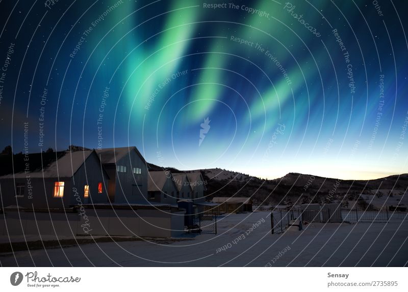 Aurora Borealis Meditation Winter Schnee Berge u. Gebirge Haus Natur Landschaft Himmel Baum Holz natürlich blau grün nördlich borealis Grönland Alaska