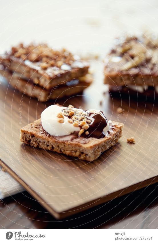 Bettmömpfeli Dessert Süßwaren Schokolade Keks marshmellow Ernährung lecker Kalorie Kalorienreich Farbfoto Innenaufnahme Nahaufnahme Menschenleer Tag