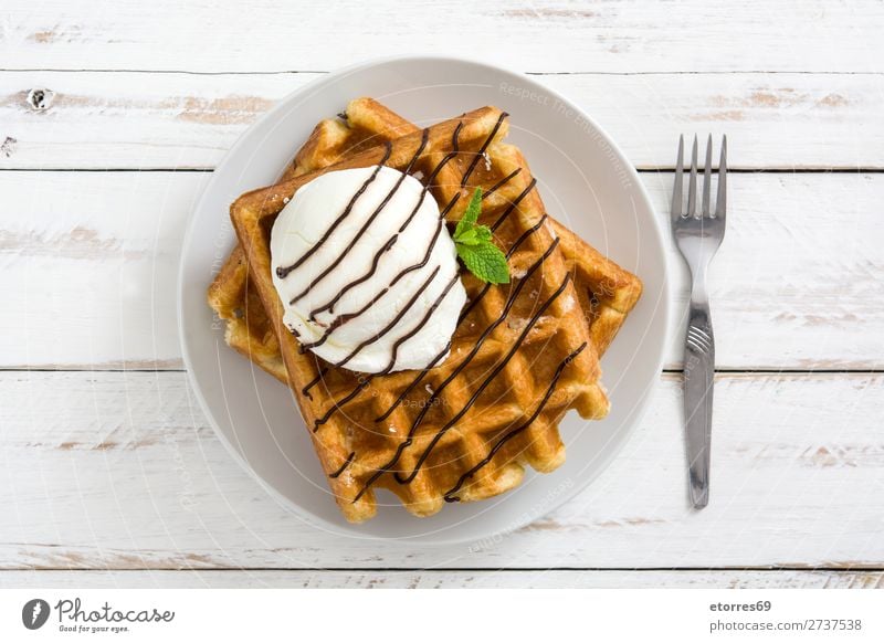 Belgisches Frühstück mit Waffeln und Eiscreme Dessert Speiseeis Belgier Belgien weiß süß Bonbon Lebensmittel Gesunde Ernährung Foodfotografie