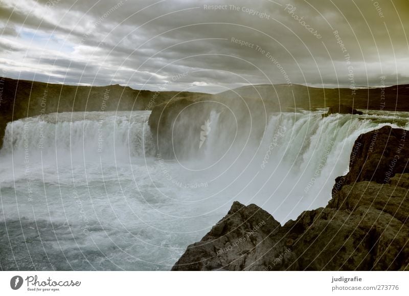 Island Umwelt Natur Landschaft Urelemente Wasser Himmel Wolken Klima Nebel Felsen Fluss Wasserfall Godafoss außergewöhnlich bedrohlich dunkel fantastisch