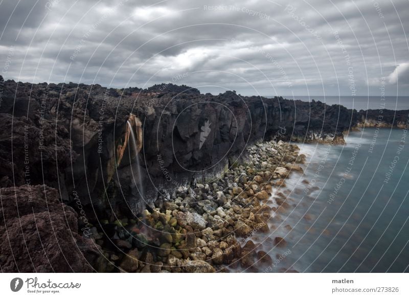 die heisse Quelle Natur Landschaft Urelemente Wasser Wolken Horizont Sommer Wetter schlechtes Wetter Küste Strand Bucht Meer Insel Wasserfall blau braun grau