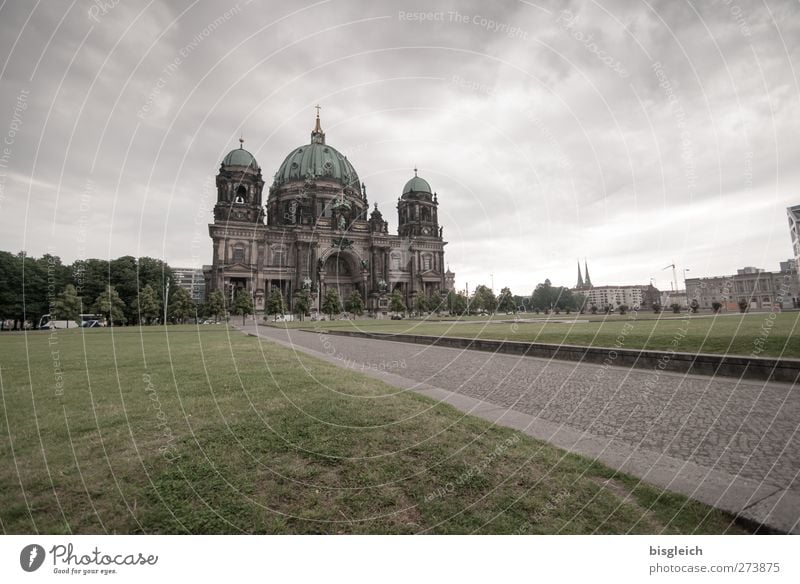 Berliner Dom III Himmel Wolken Gewitterwolken Bundesadler Europa Hauptstadt Stadtzentrum Menschenleer Kirche Sehenswürdigkeit Deutscher Dom alt groß historisch