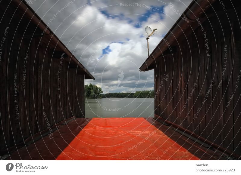 Wetterbericht Landschaft Wolken Sommer Seeufer Menschenleer blau braun rot Antenne Bretter Bootshaus Roter Teppich mehrfarbig Außenaufnahme Textfreiraum unten