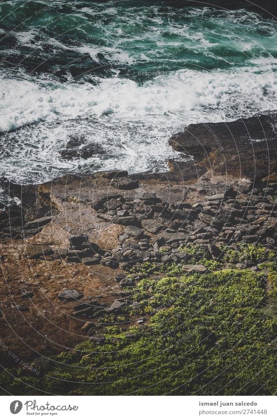 Felsen im Meer Klippe Wasser Küste Strand Natur Außenaufnahme Ferien & Urlaub & Reisen Ausflugsziel Platz Landschaft Horizont Hintergrund Tapete ruhig