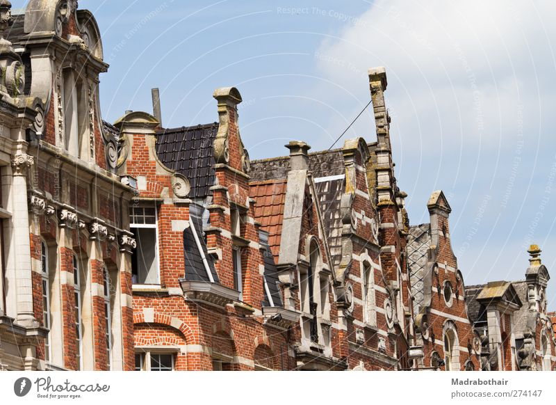 alte Dachfirste in Löwen, Belgien Himmel Leuven Europa Kleinstadt Stadtzentrum Altstadt Haus Gebäude Architektur Stadthaus Mauer Wand Fassade Fenster Dachgiebel