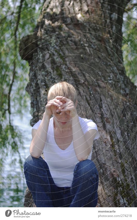 Be distracted.... Mensch feminin Junge Frau Jugendliche Erwachsene Partner Leben 1 30-45 Jahre Natur Sonne Sommer Schönes Wetter Baum Park Seeufer Bodensee