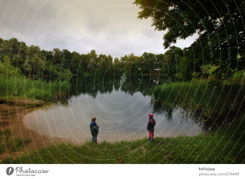 im trüben fischen Mensch Mädchen Junge Geschwister Bruder Schwester Freundschaft Kindheit Leben 2 8-13 Jahre Umwelt Natur Landschaft Pflanze Tier Sand Luft