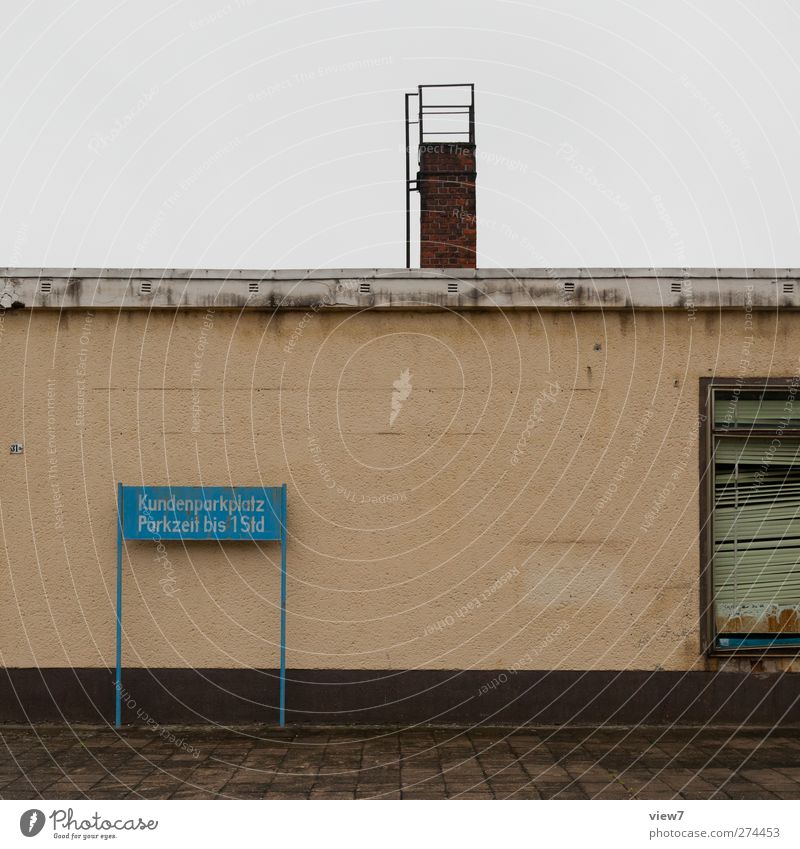 nur für Kunden Handel schlechtes Wetter Haus Industrieanlage Bauwerk Gebäude Architektur Mauer Wand Fassade Fenster Stein Beton Schilder & Markierungen