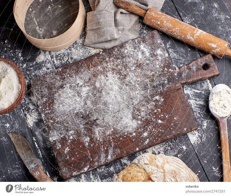 Brot, Weizenweißmehl, Holzwalze Teigwaren Backwaren Schalen & Schüsseln Löffel Tisch Küche Sieb machen dunkel frisch oben braun schwarz Tradition altehrwürdig