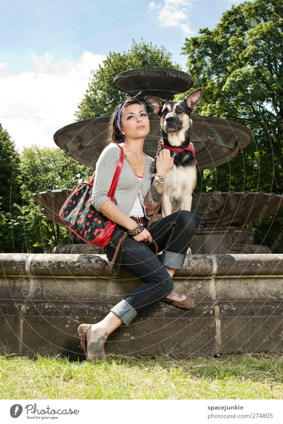 Waiting for the cat (2) Mensch feminin Junge Frau Jugendliche Erwachsene 1 18-30 Jahre Natur Sommer Pflanze Baum Garten Park Sehenswürdigkeit Haustier Hund Tier