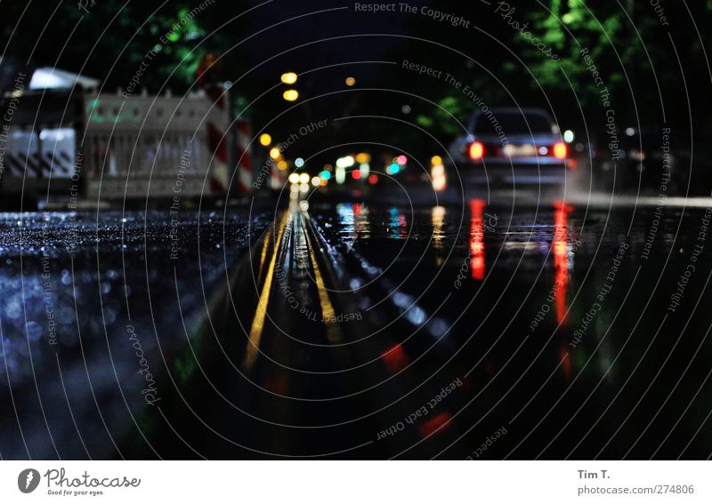 City Rain Regen Berlin Prenzlauer Berg Stadtzentrum Altstadt Fußgängerzone Menschenleer Verkehrsmittel Verkehrswege Öffentlicher Personennahverkehr