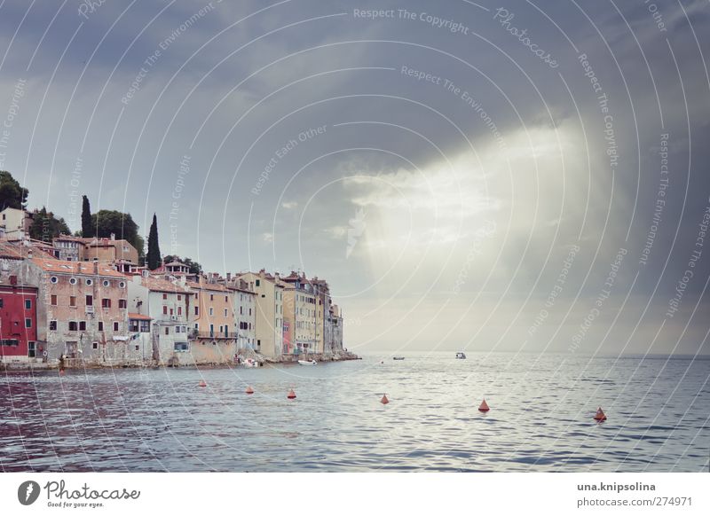 lichtblick Sinnesorgane Erholung ruhig Ferien & Urlaub & Reisen Sommer Meer Insel Wellen Umwelt Natur Wasser Wolken Schönes Wetter Küste Rovinj Stadt Haus Hafen