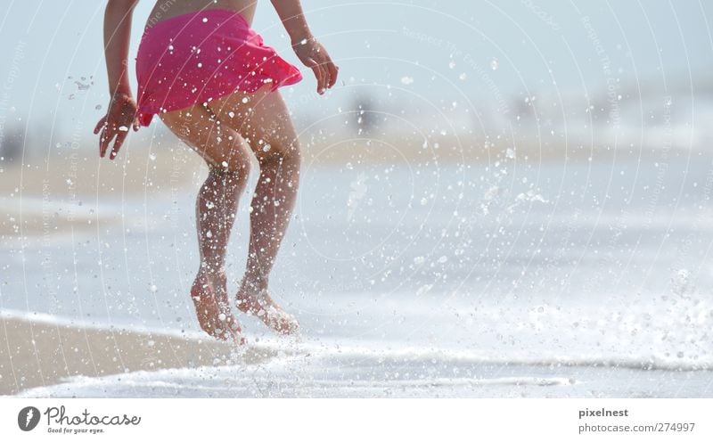 Jump! Freude Leben Wohlgefühl Schwimmen & Baden Sommer Sommerurlaub Strand feminin Kind Mädchen Kindheit 1 Mensch 3-8 Jahre Sand springen rosa feet fun girl