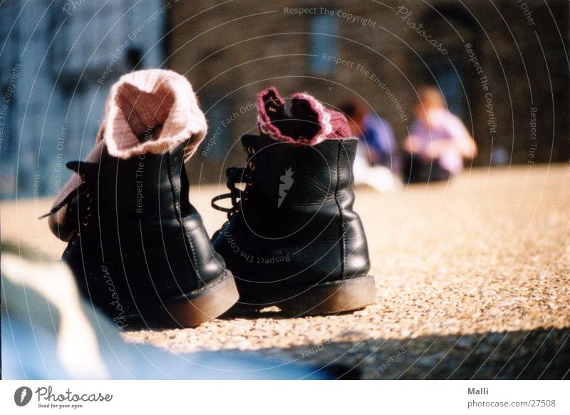 qualmende Schuhe schwarz Strümpfe Rauch Spaziergang gehen Freizeit & Hobby Fuß Fußmarsch Docs Doc Martens laufen