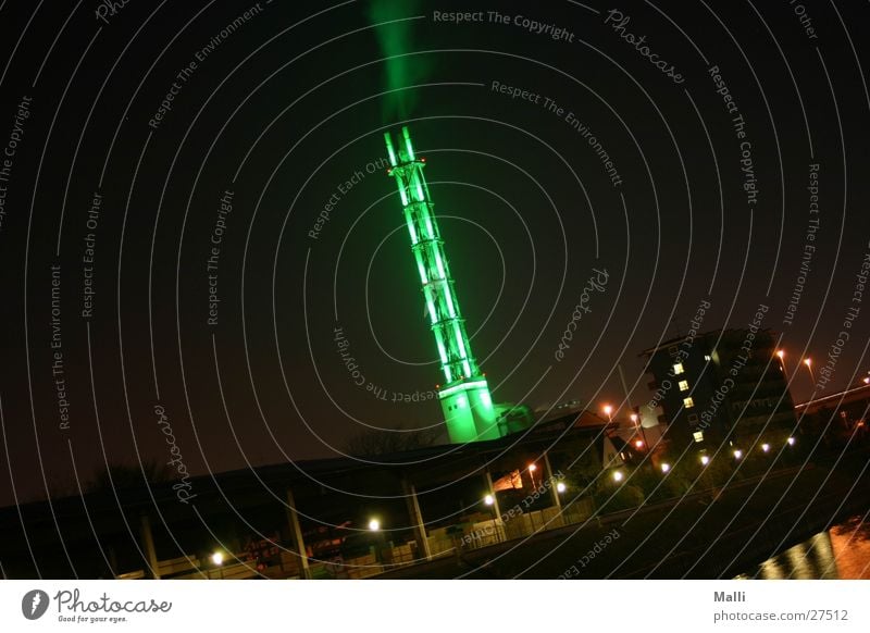 alles im grünen bereich Stadtwerke Duisburg Nacht Langzeitbelichtung Rauch Elektrizität Architektur Turm Wasserdampf Industriefotografie Hafen