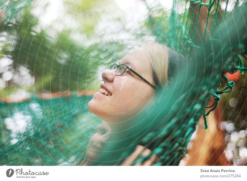 fusion (I) feminin Junge Frau Jugendliche Kopf Gesicht 1 Mensch 18-30 Jahre Erwachsene Umwelt Natur Schönes Wetter Brille Hängematte Spielplatz Seil lachen