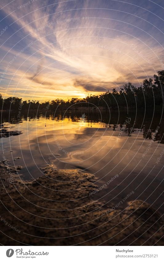 Sonnenuntergang am Murray-Fluss in Echuca, Australien schön Hintergrund blau Ast Stierkämpfe Camping farbenfroh aktuell Morgendämmerung Dürre Abenddämmerung