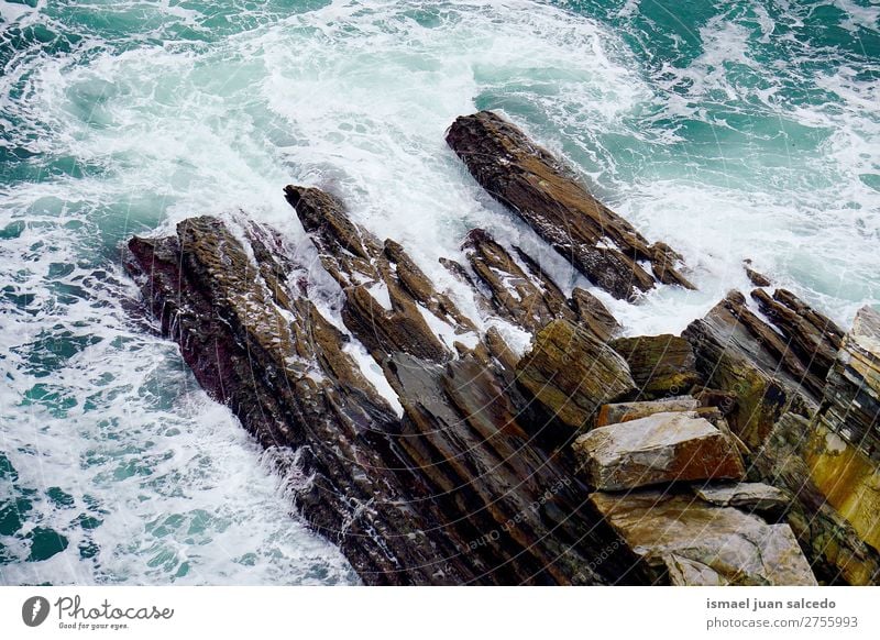 Felsen im Meer Wellen Wasser Küste Außenaufnahme Ferien & Urlaub & Reisen Ausflugsziel Platz Natur Landschaft Hintergrund ruhig Gelassenheit Stille Erholung