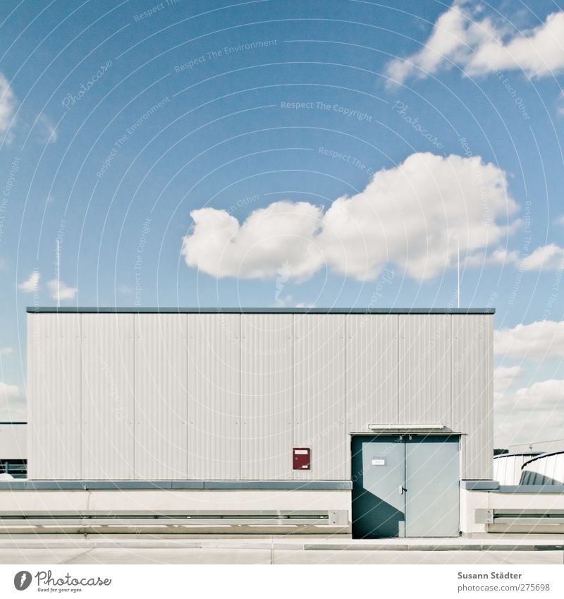 wolken. Haus Industrieanlage Fabrik hell Wellblech Stromkraftwerke Antenne Wolken leitblanke Quadrat Außenaufnahme Menschenleer Textfreiraum oben Freisteller