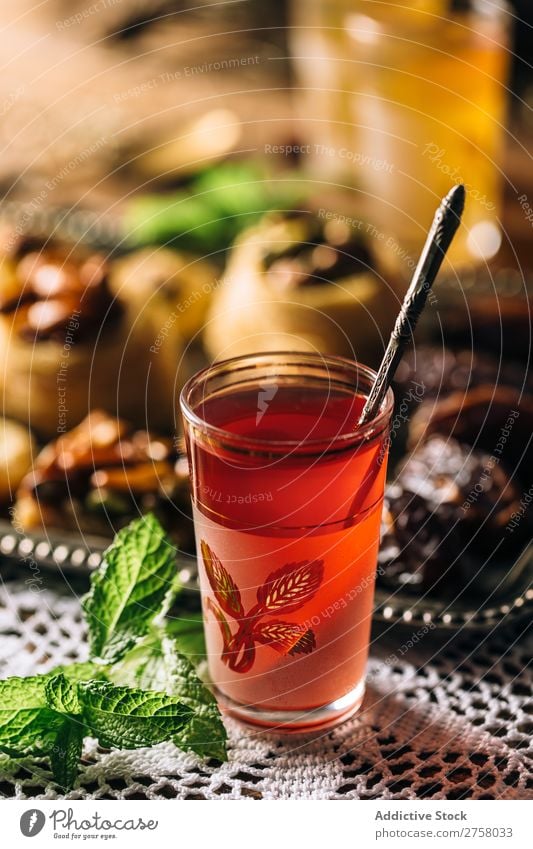 Roter arabischer Tee Nachmittag Arabien aromatisch Hintergrundbild schwarz braun Kultur trinken Osten exotisch Lebensmittel Glas Gesundheit heizen heiß Istanbul