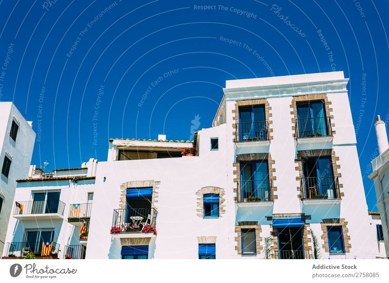 Ländliche Straßen in Cadaques, Spanien costa brava Katalonien ländlich weiß mediterran Dorf traveleurope Spanisch berühmt Sommer Himmel Architektur Ansicht Haus