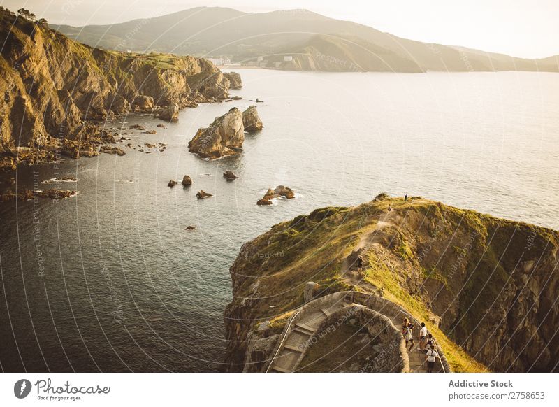 Große Küstenfelsen am Meer Hügel Berge u. Gebirge Natur Landschaft Felsen Küstenstreifen Seeküste Stein Wasser Abend Ferien & Urlaub & Reisen schön Aussicht