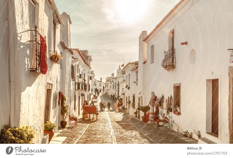 Mittelalterliches Dorf Monsaraz in Alentejo Portugal Ferien & Urlaub & Reisen Tourismus Winter Schönes Wetter Europa Kleinstadt Altstadt bevölkert Haus Fassade